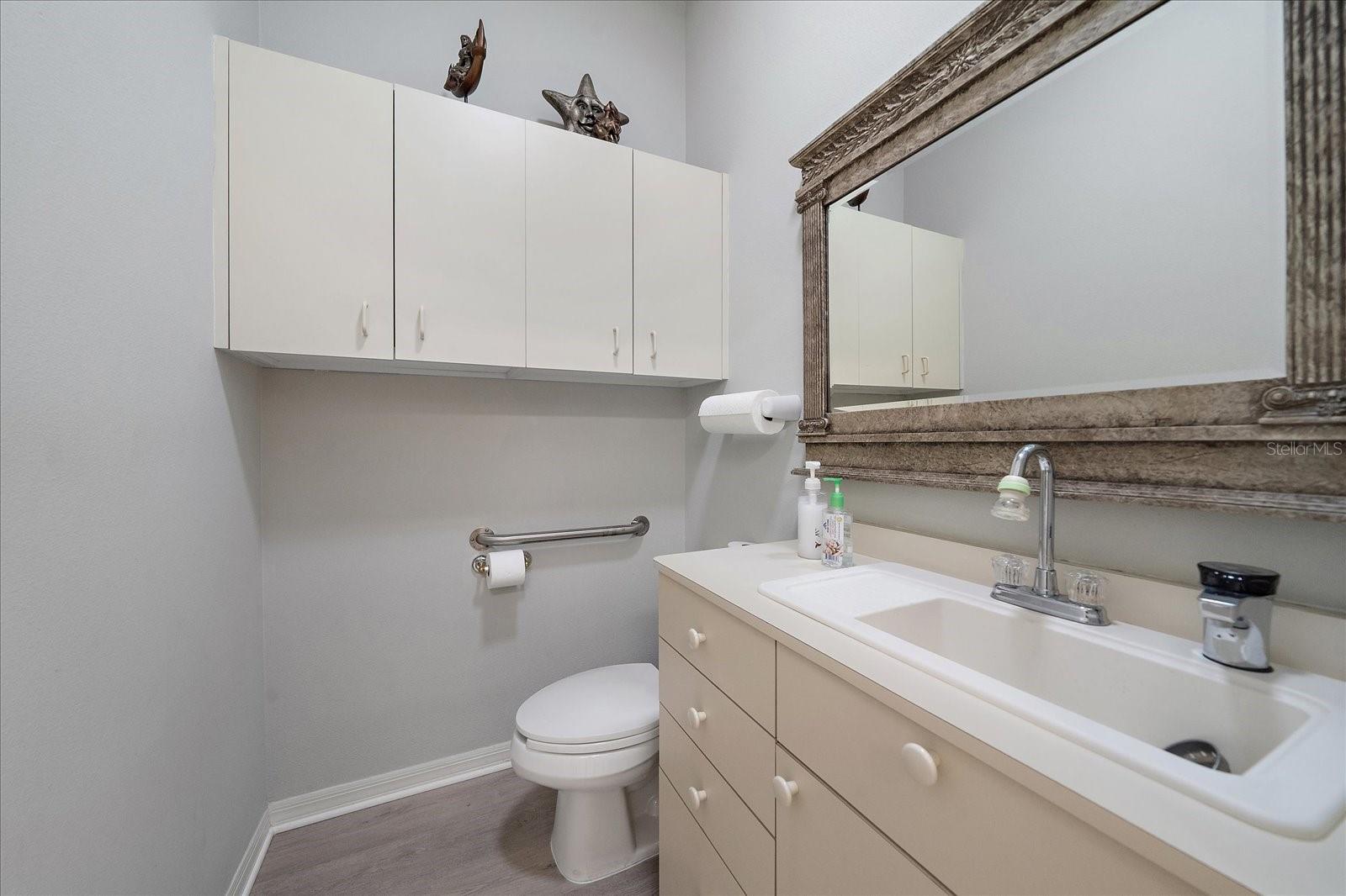 LAKESHORE VILLAGE PLAZA - Commercial Lease