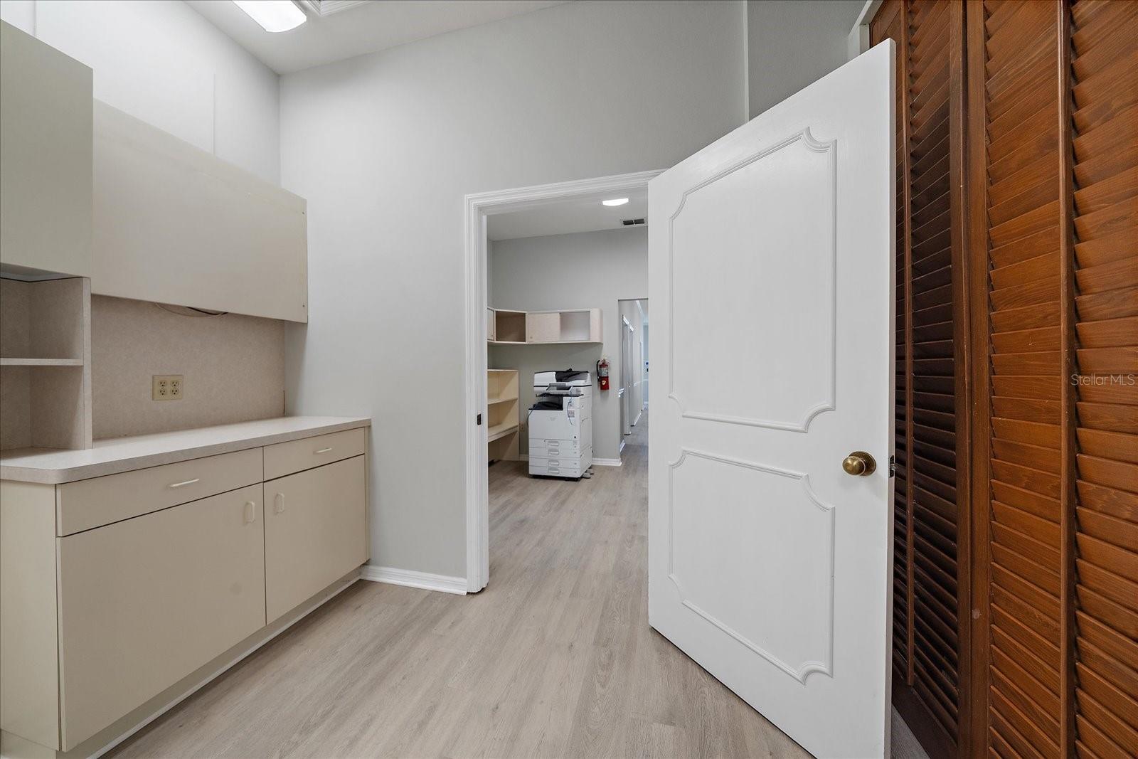 LAKESHORE VILLAGE PLAZA - Commercial Lease