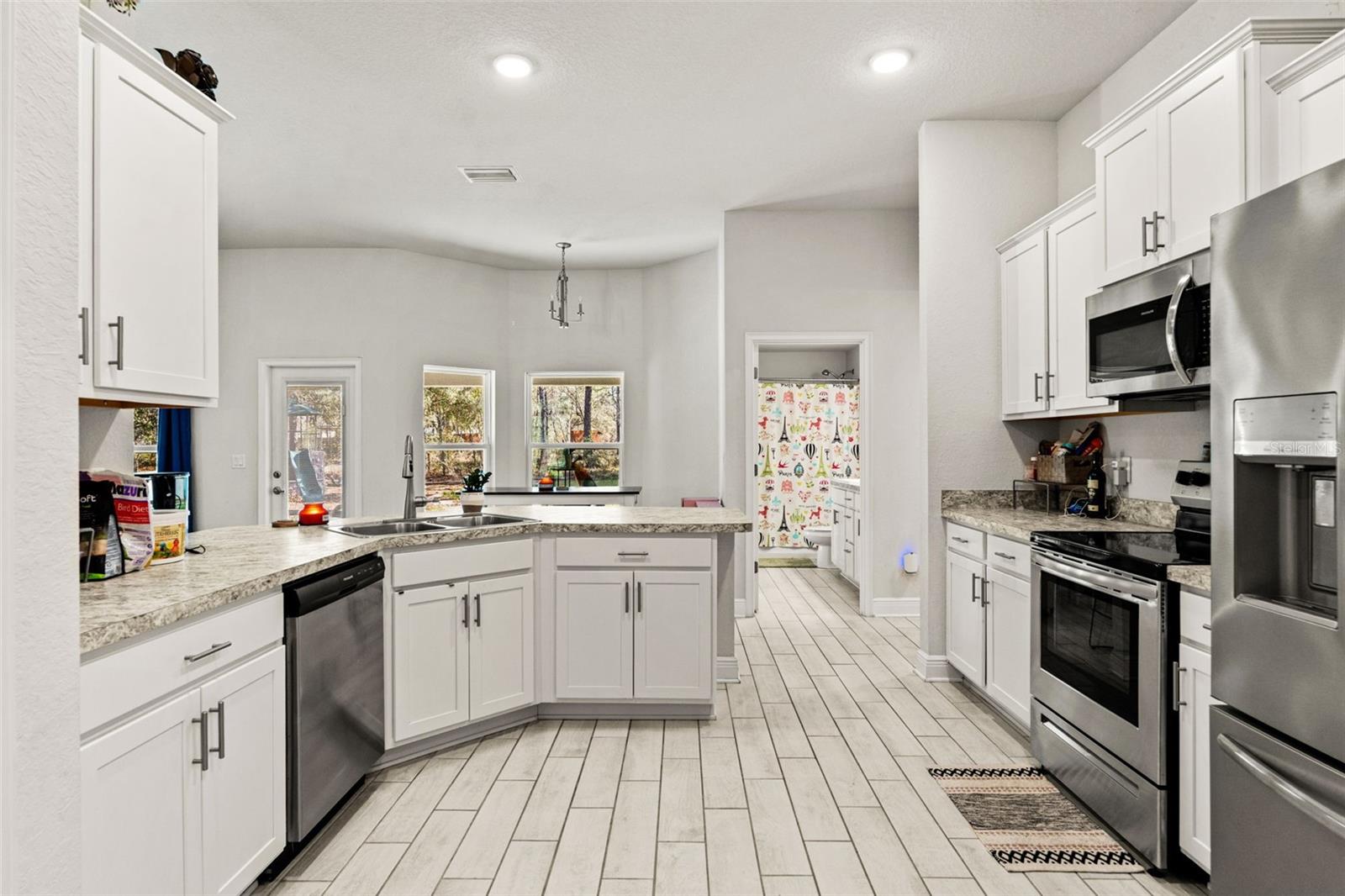 ROYAL HIGHLANDS - Residential