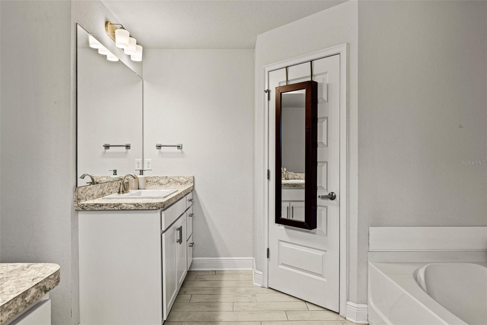 ROYAL HIGHLANDS - Residential