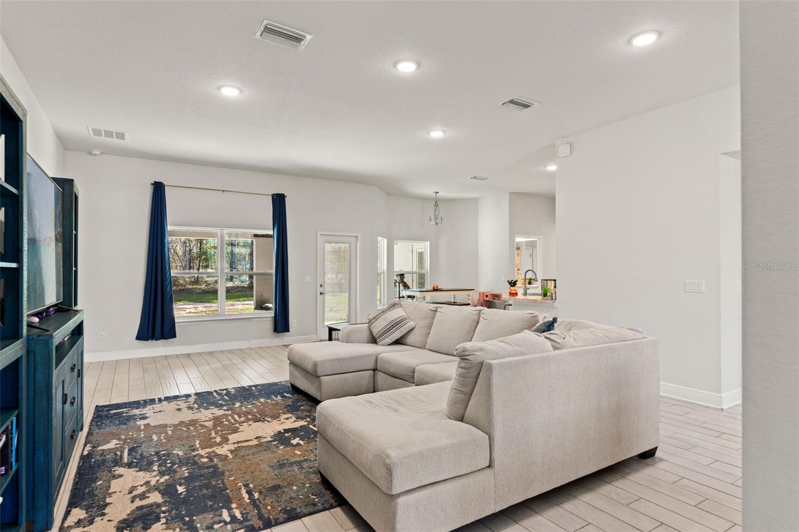 ROYAL HIGHLANDS - Residential