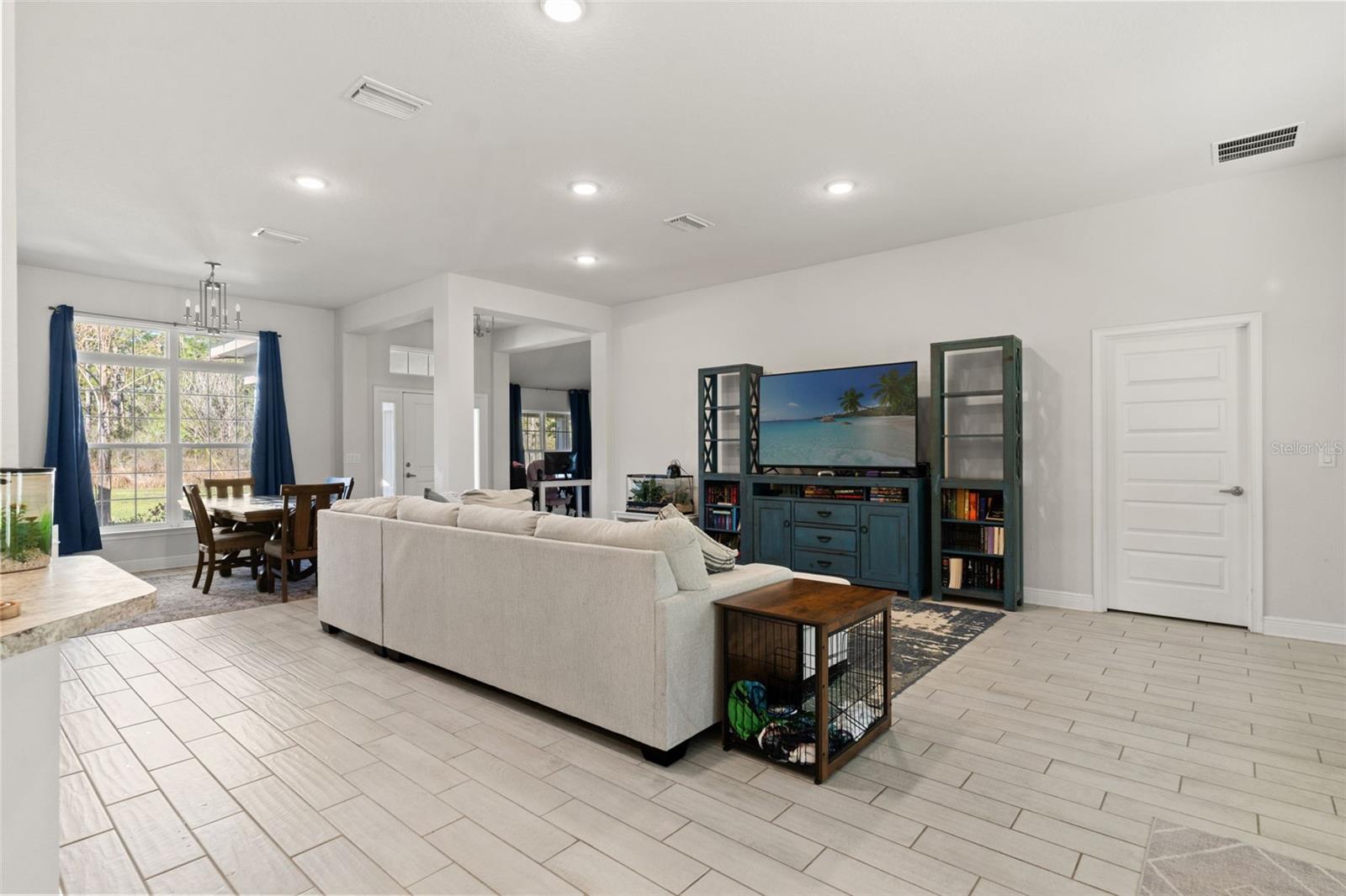 ROYAL HIGHLANDS - Residential