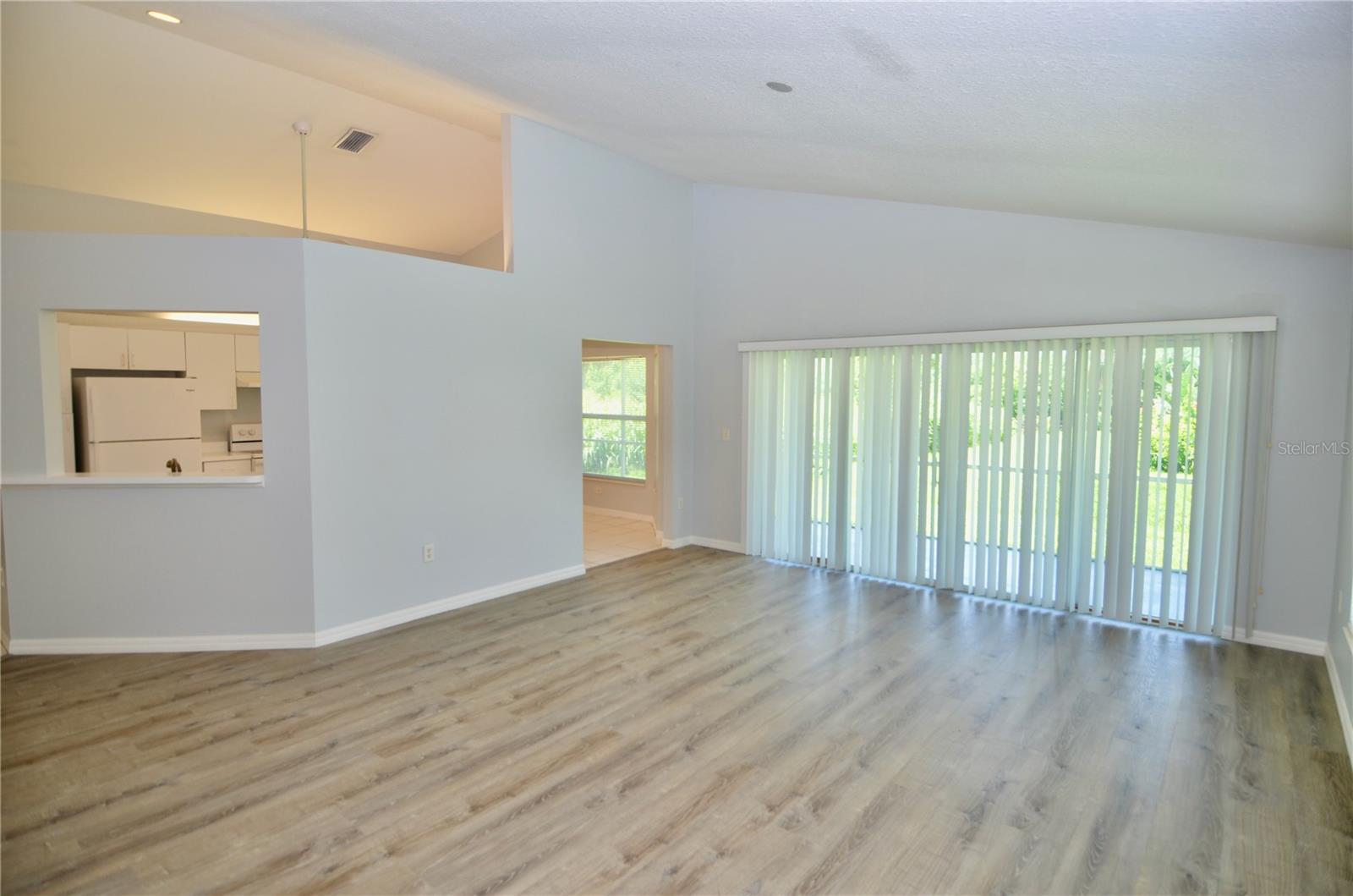419 25TH DRIVE E