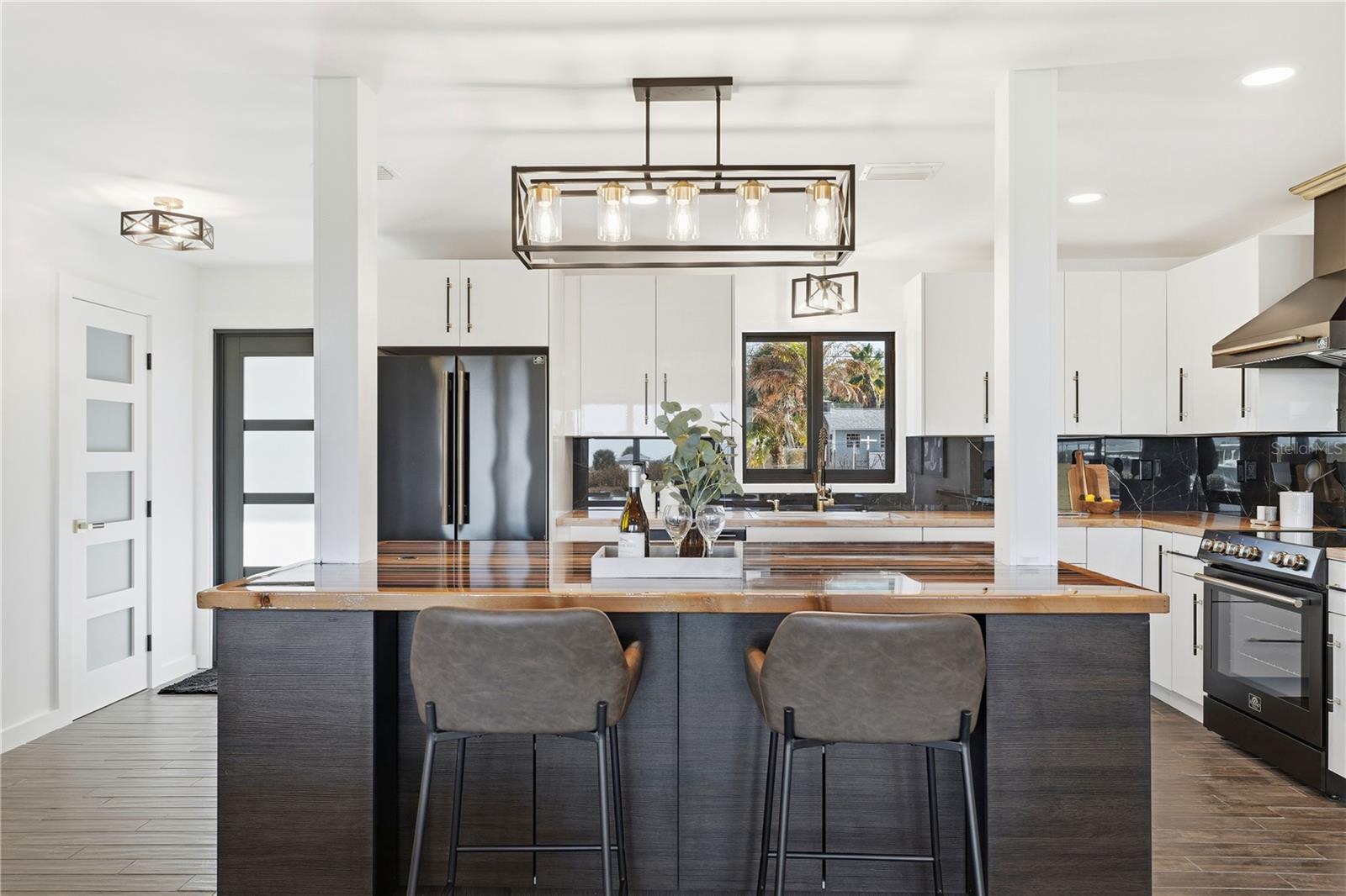 HATCHES HOMESTEAD & LOWDS - Residential