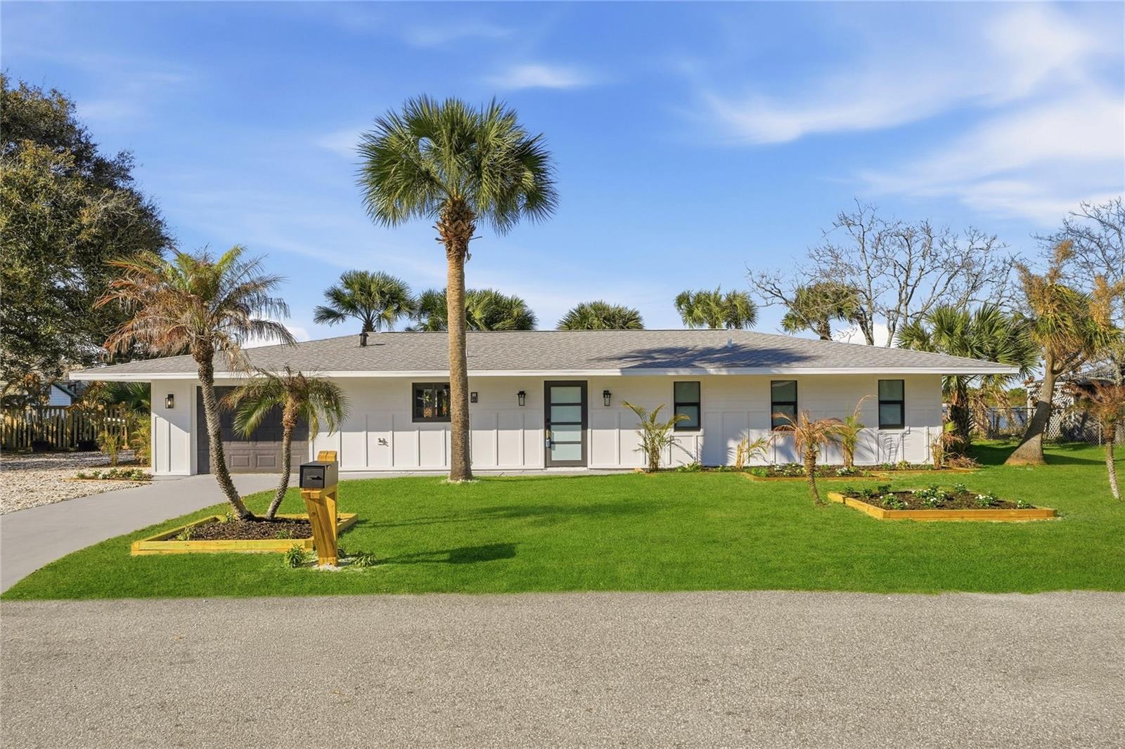 HATCHES HOMESTEAD & LOWDS - Residential