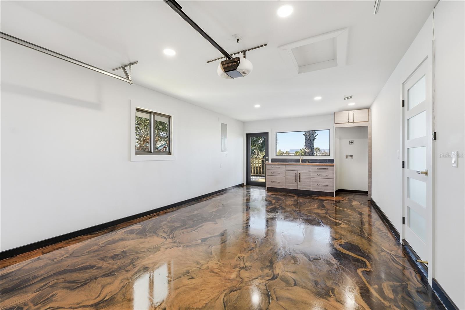 HATCHES HOMESTEAD & LOWDS - Residential