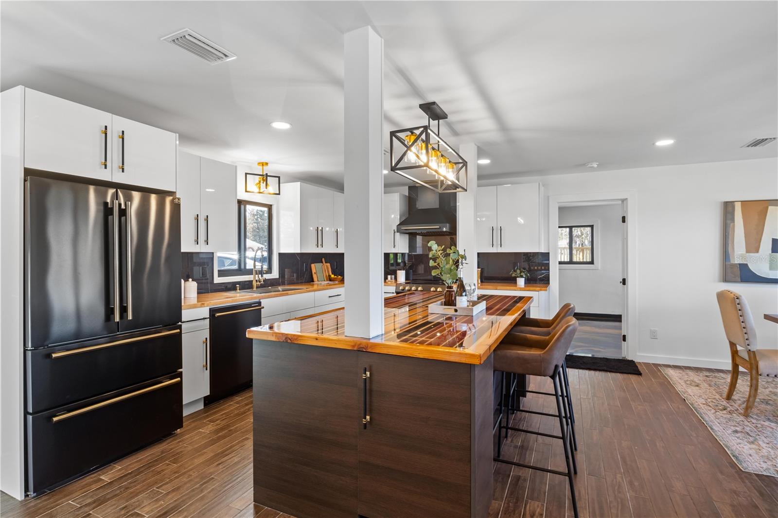 HATCHES HOMESTEAD & LOWDS - Residential