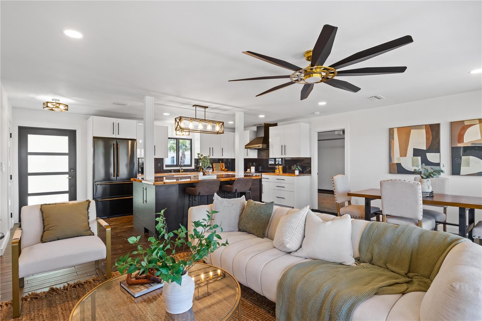 HATCHES HOMESTEAD & LOWDS - Residential