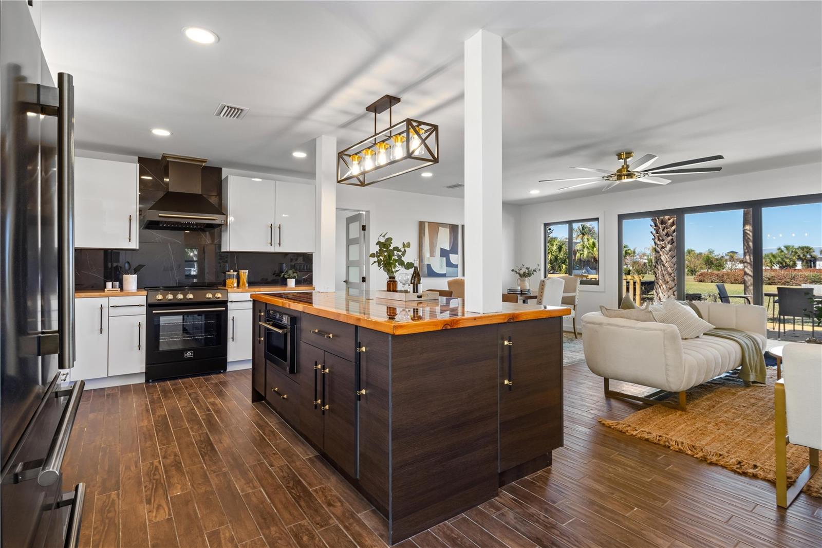 HATCHES HOMESTEAD & LOWDS - Residential