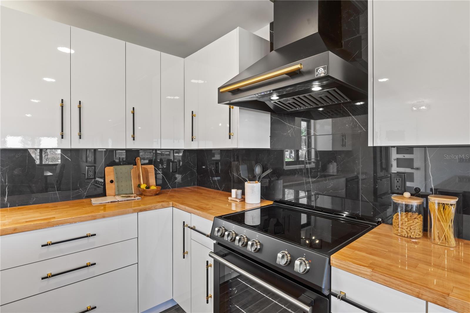 HATCHES HOMESTEAD & LOWDS - Residential