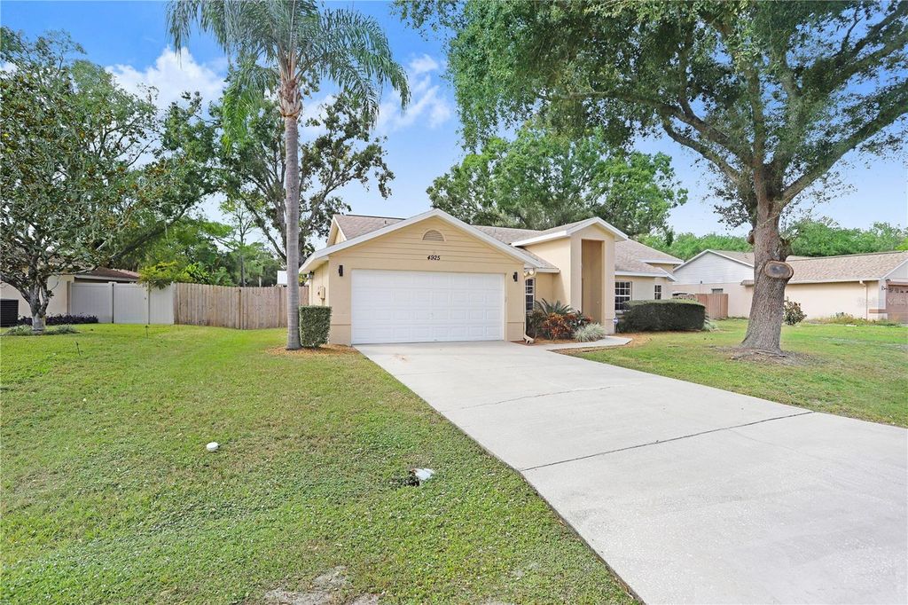 Photo of 4925 Ivy Glen Place, Land O Lakes, FL 34639 (MLS # TB8419285)