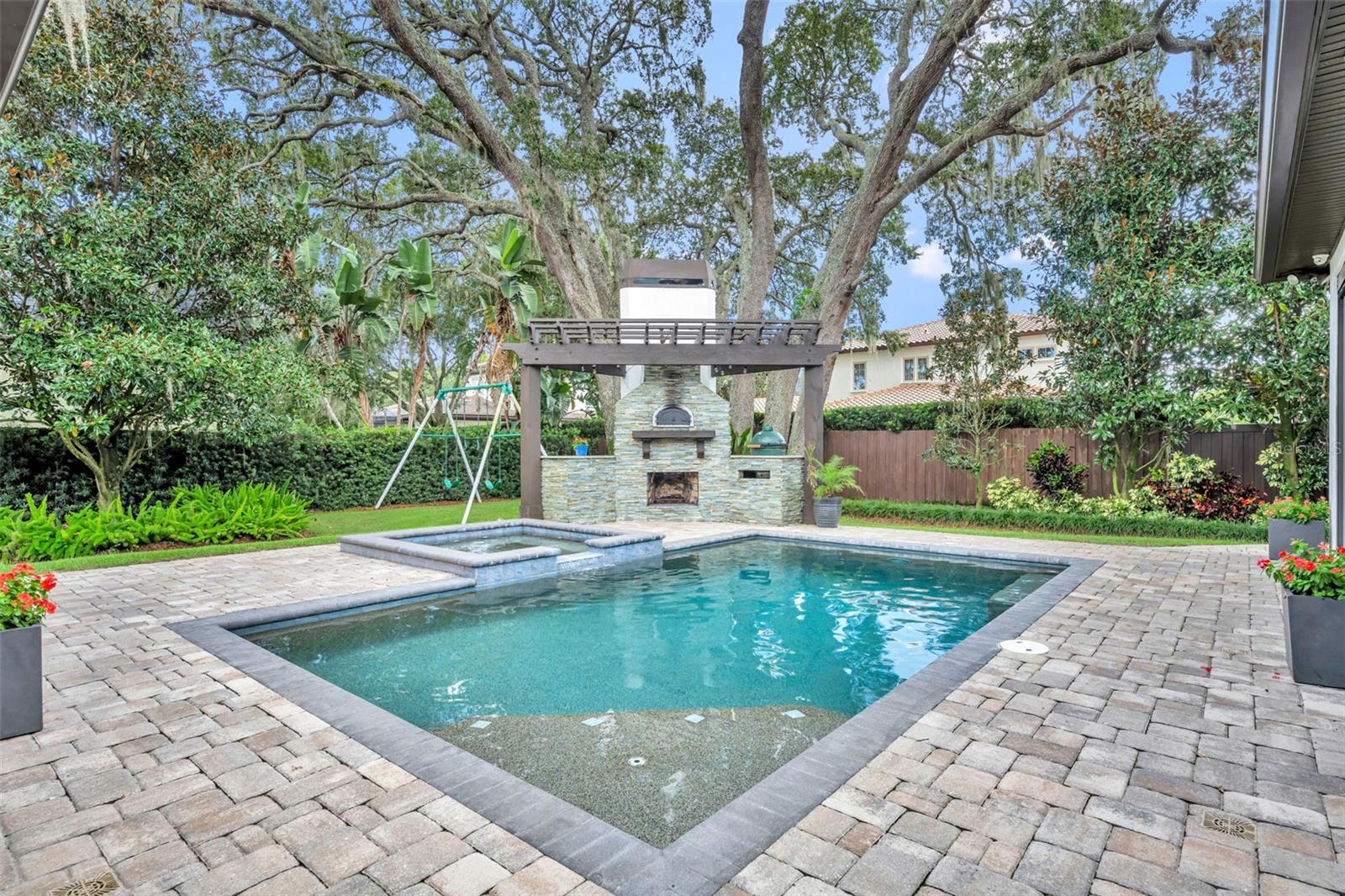 FONTAINEBLEAU - Residential