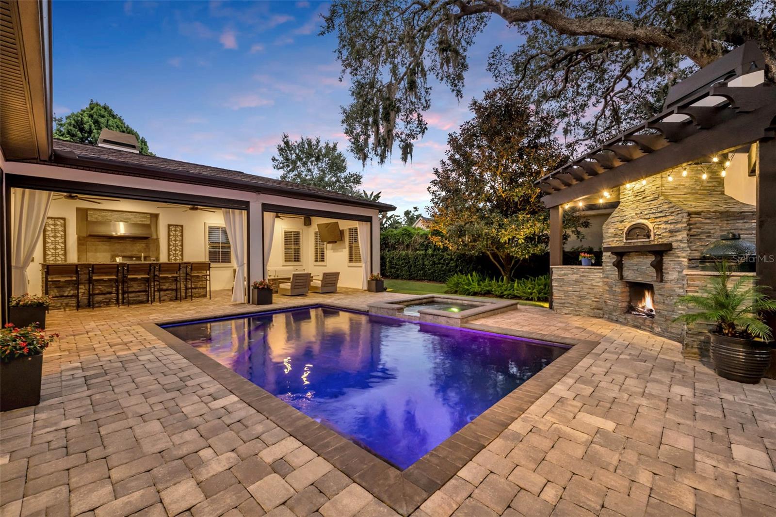 FONTAINEBLEAU - Residential