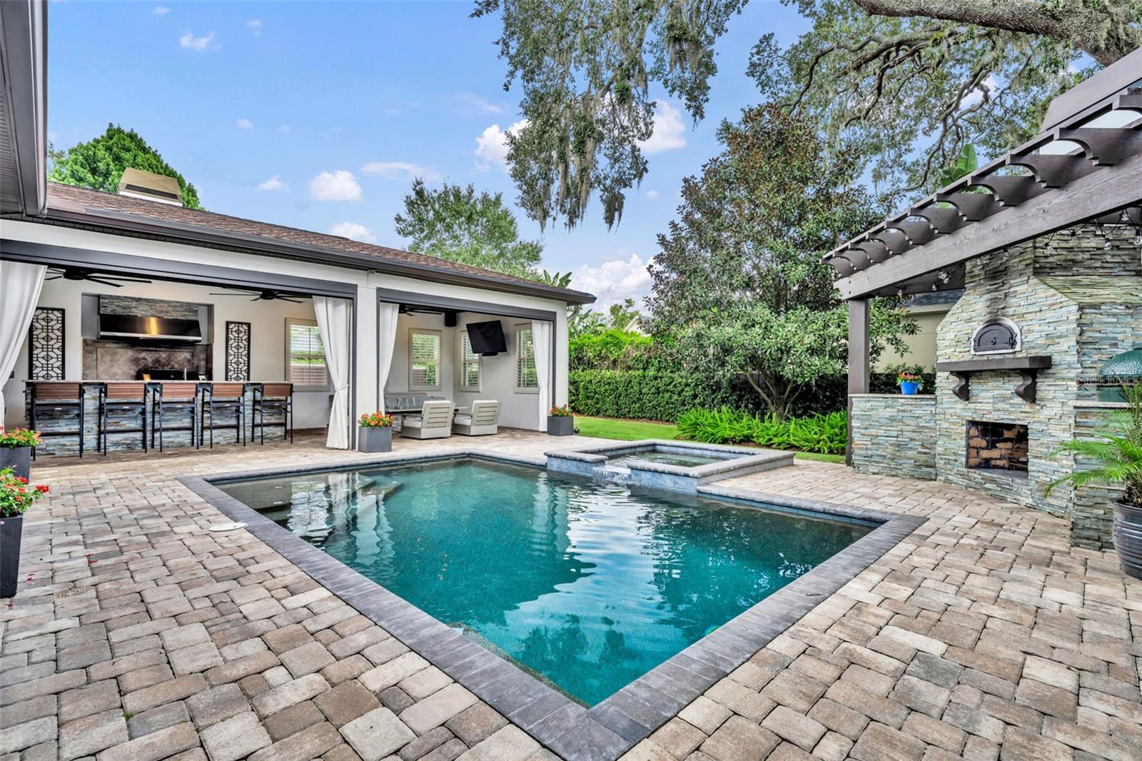 FONTAINEBLEAU - Residential