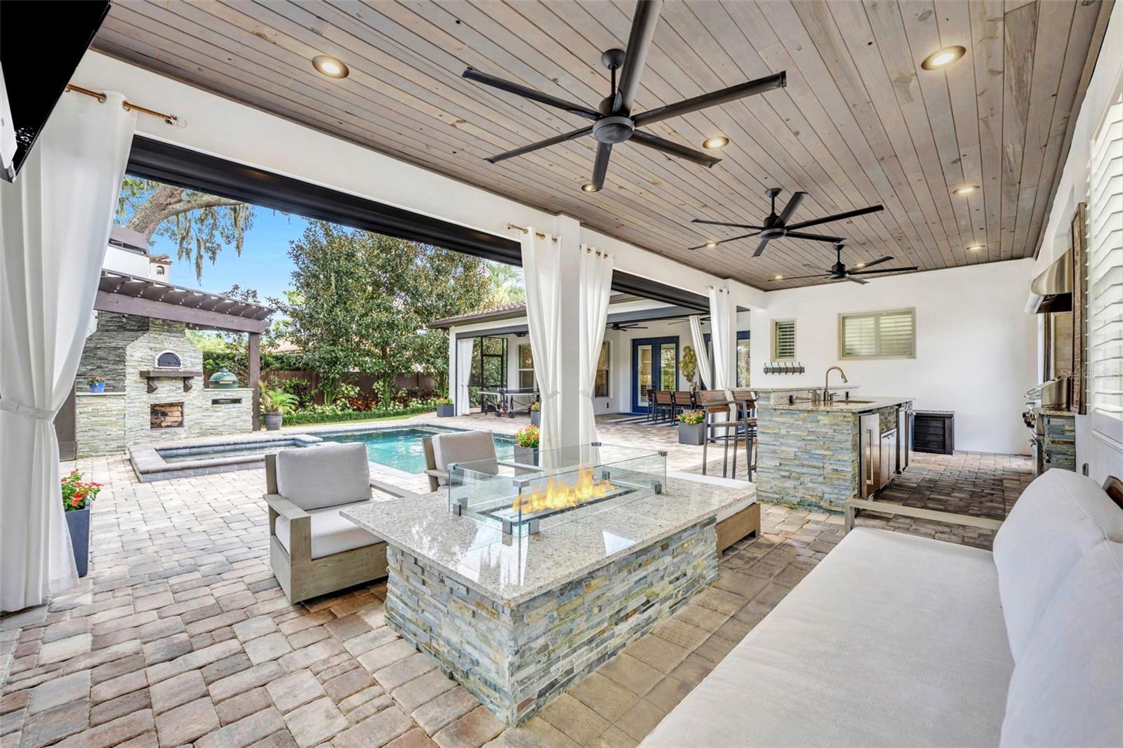 FONTAINEBLEAU - Residential