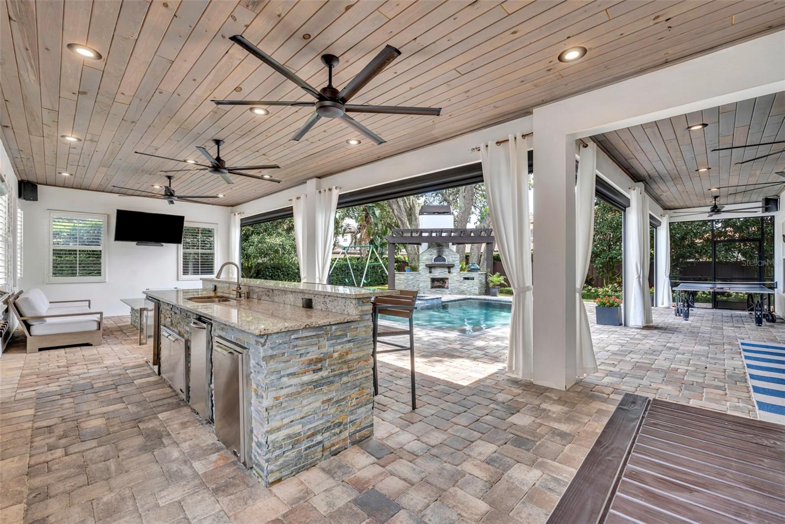 FONTAINEBLEAU - Residential