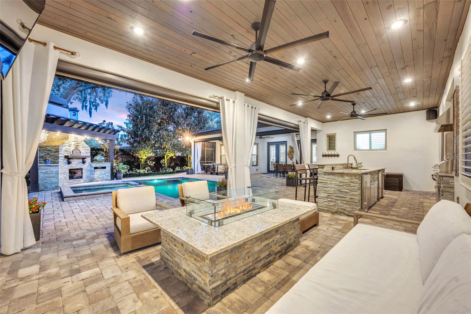 FONTAINEBLEAU - Residential