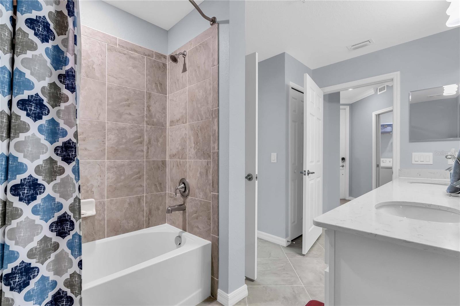 TERRACE IV AT LAKEWOOD NATIONAL PH II - Residential Lease