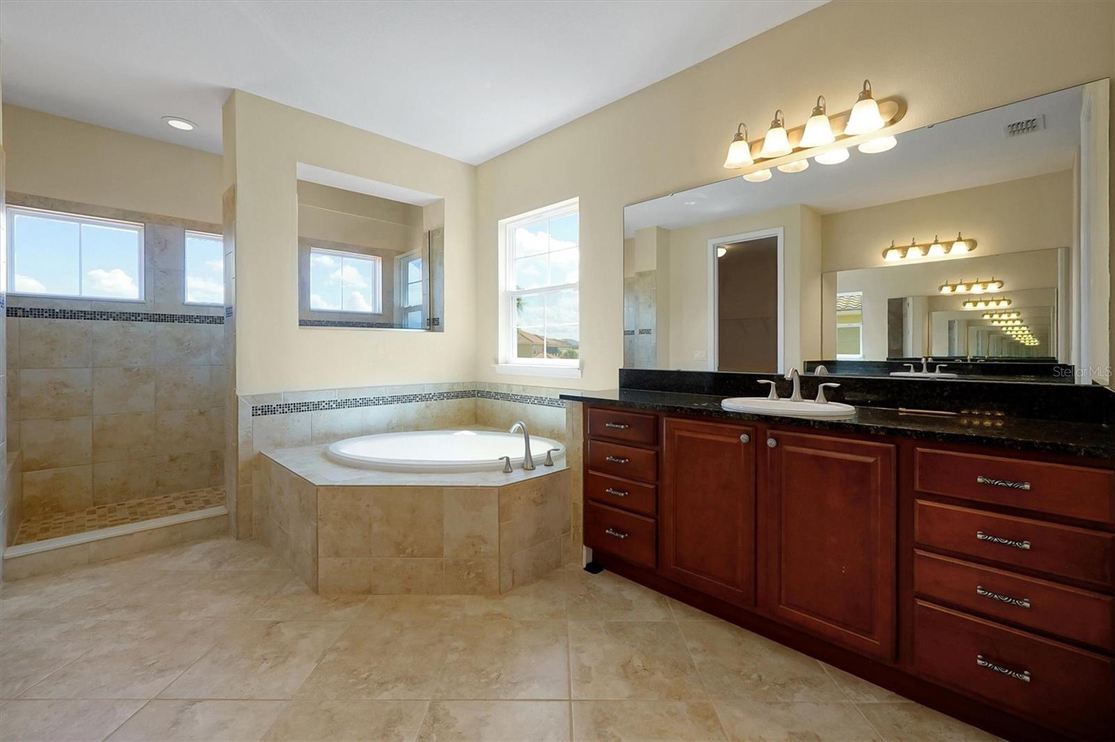 BELLALAGO PH 6H & 6I - Residential