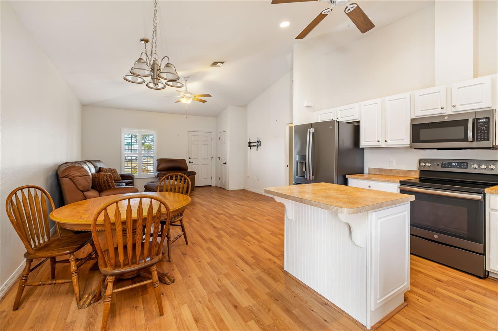 1983 FORKED CREEK DRIVE