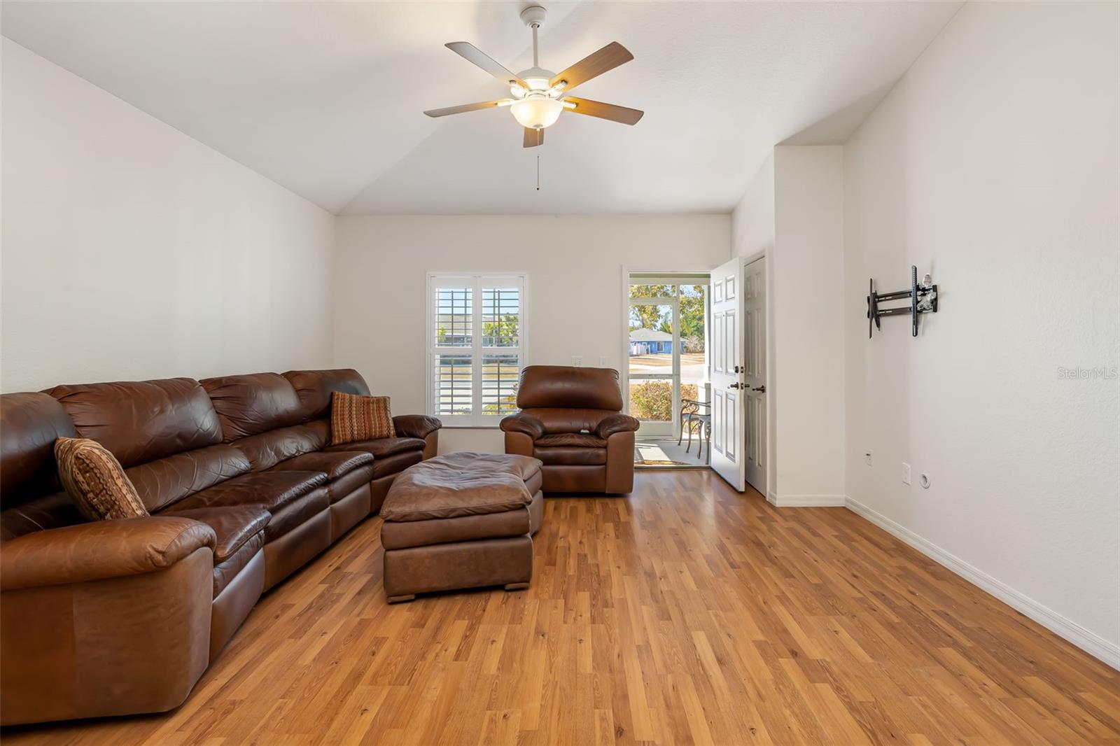 1983 FORKED CREEK DRIVE