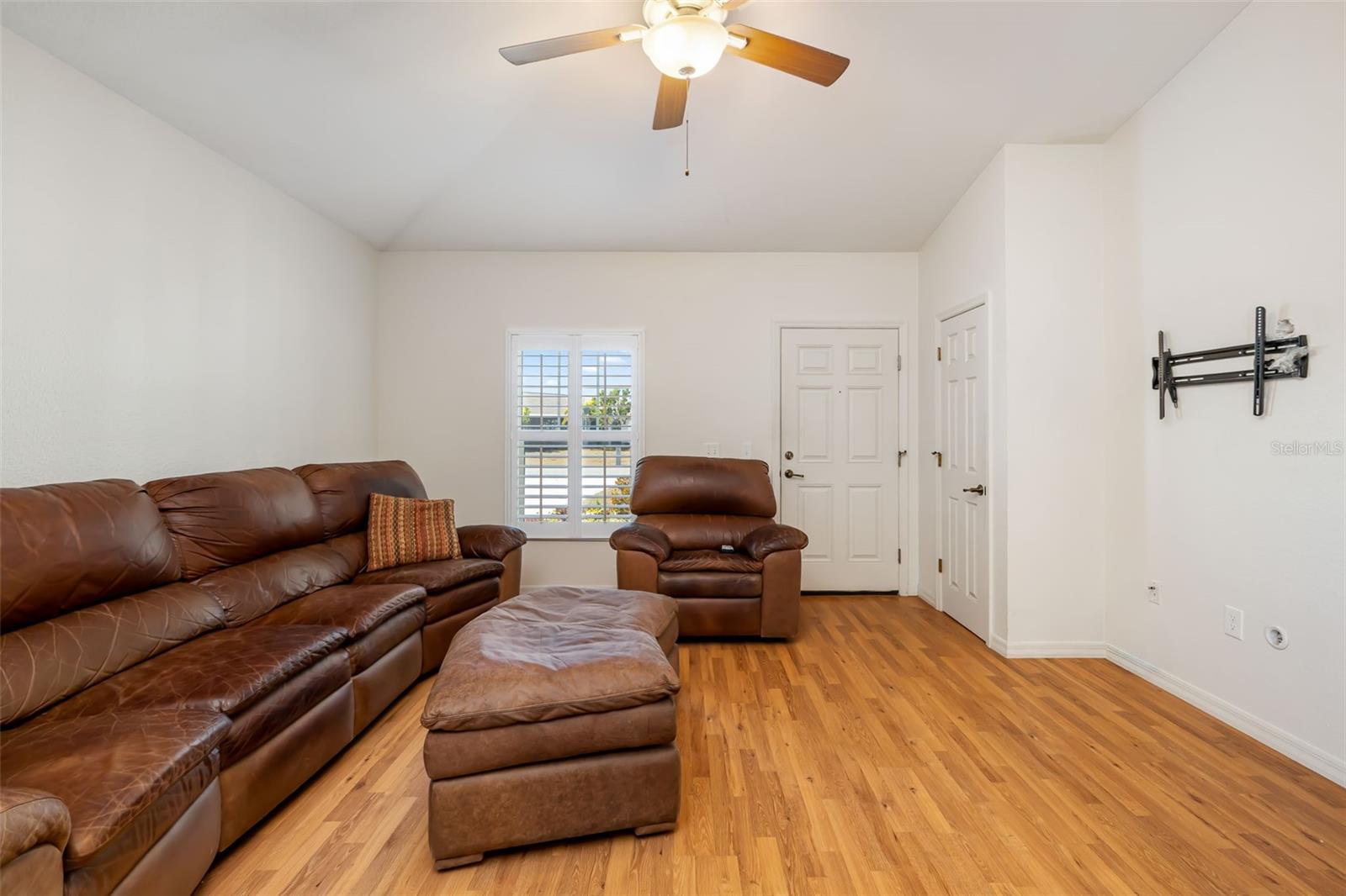 1983 FORKED CREEK DRIVE