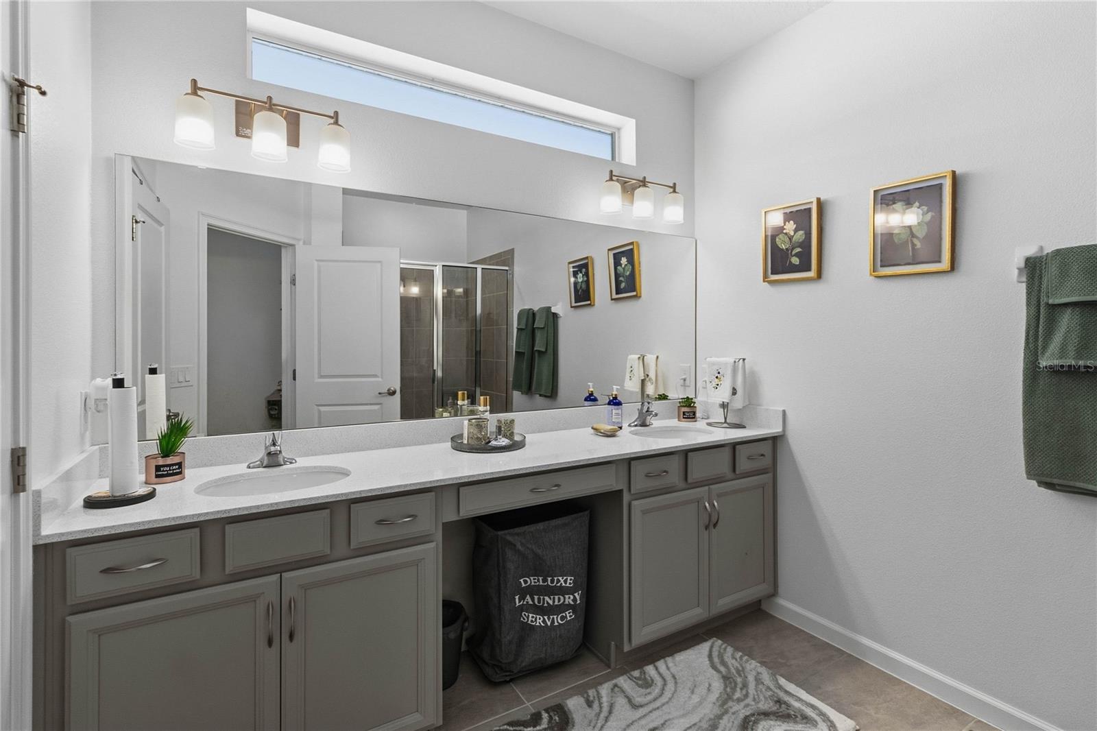 REDBRIDGE SQUARE - Residential