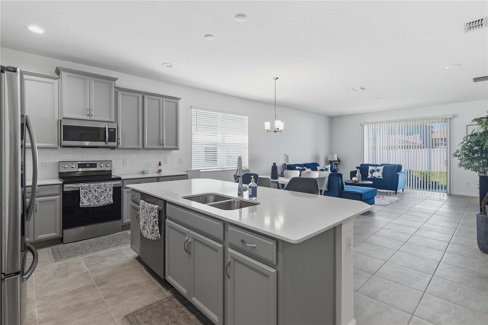 REDBRIDGE SQUARE - Residential