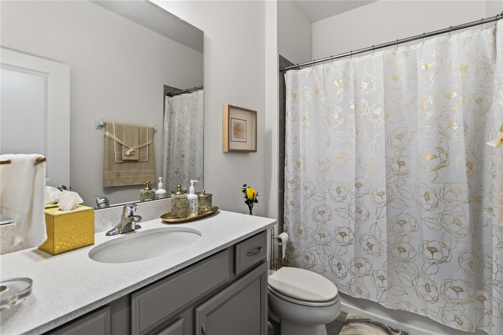 REDBRIDGE SQUARE - Residential