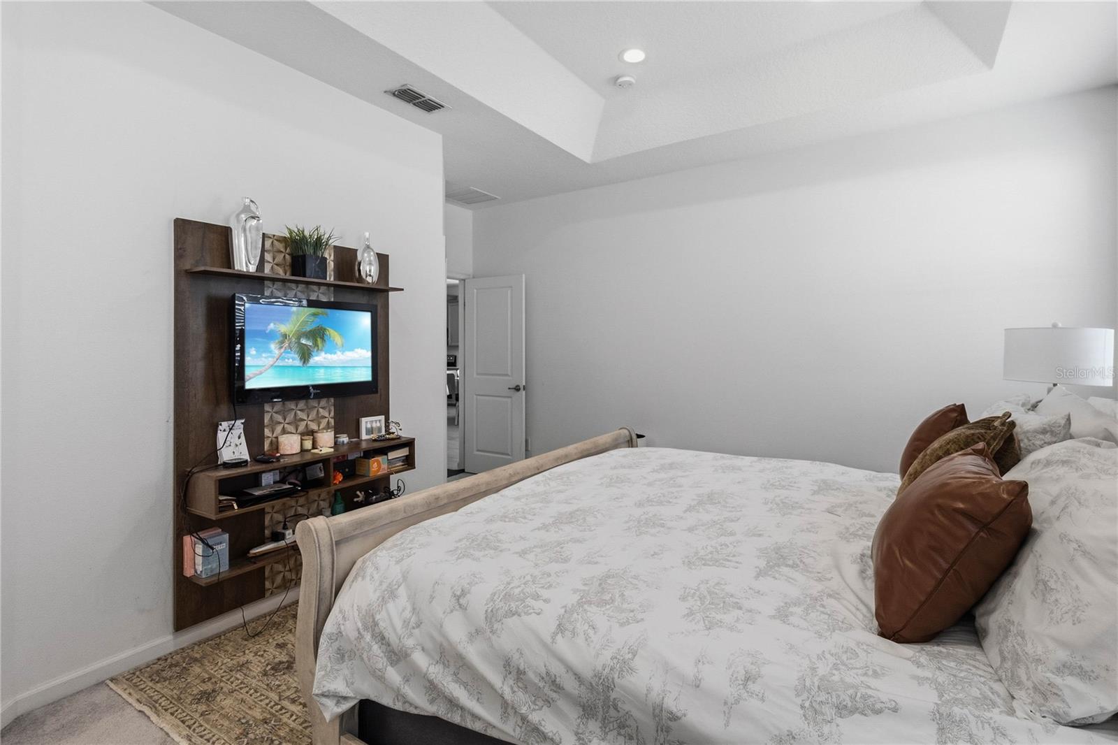 REDBRIDGE SQUARE - Residential