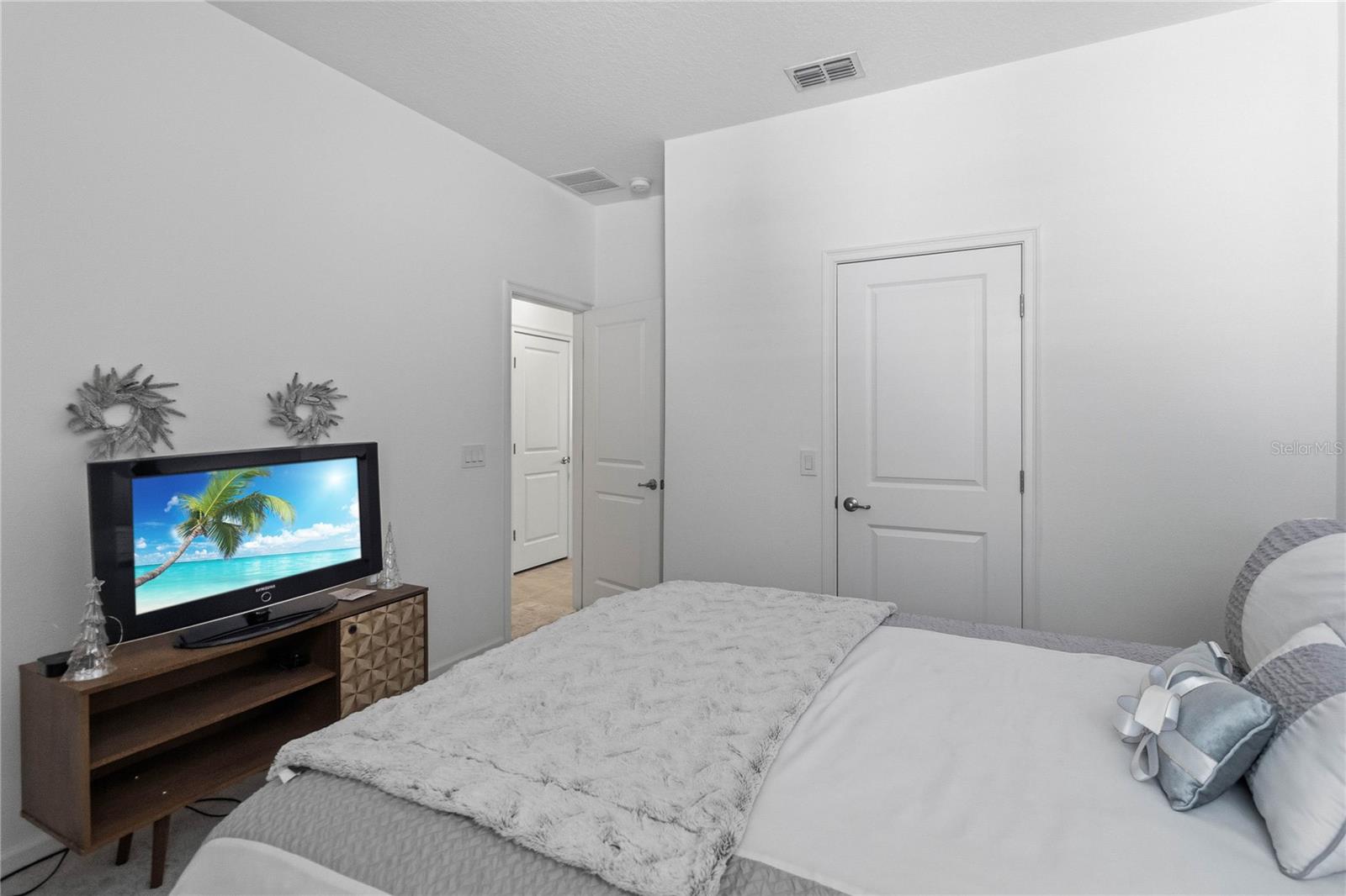 REDBRIDGE SQUARE - Residential