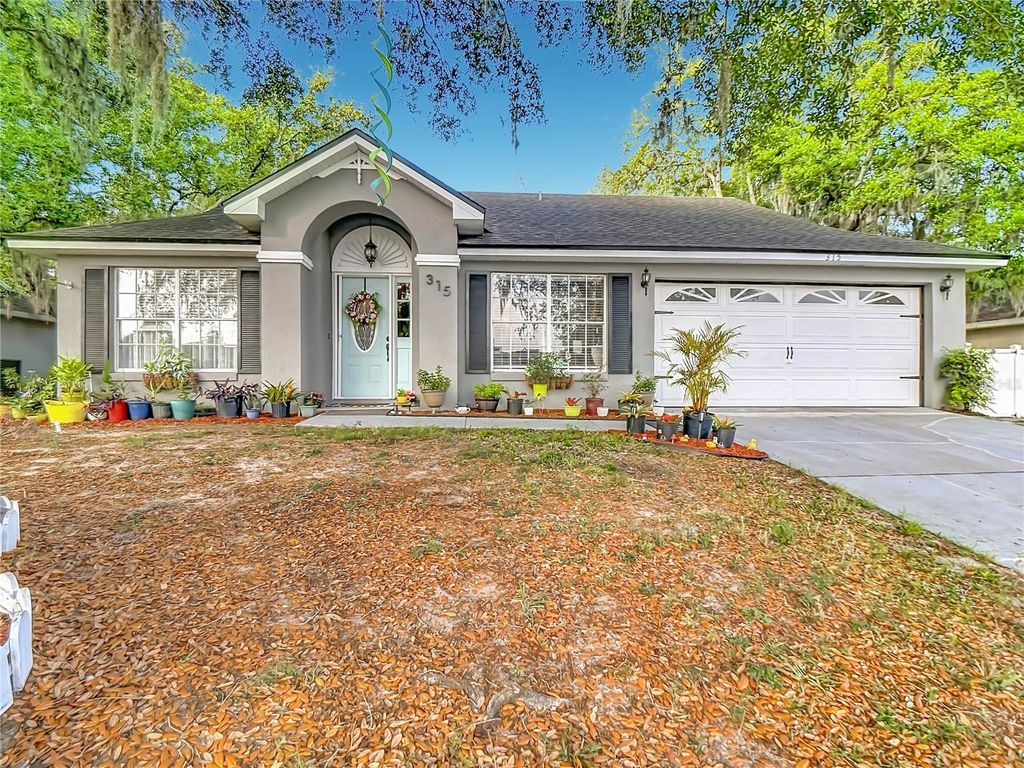 Photo of 315 Pine Lake View Drive, Davenport, FL 33837 (MLS # V4948732)