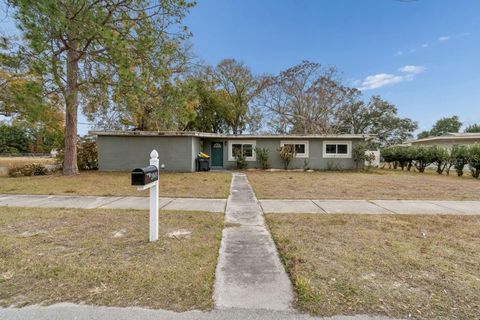 Photo of 1645 Avenue C NE, Winter Haven, FL 33881 (MLS # A4683425)