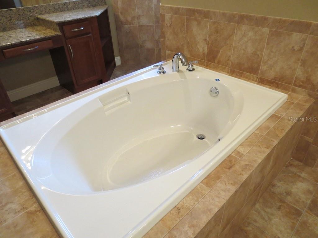 DARBY LAKE - Residential Lease