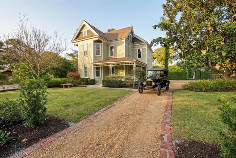 Tiny photo for 835 SE 3rd Street, Ocala, FL 34471 (MLS # OM716516)