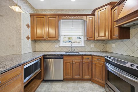 Tiny photo for 835 SE 3rd Street, Ocala, FL 34471 (MLS # OM716516)