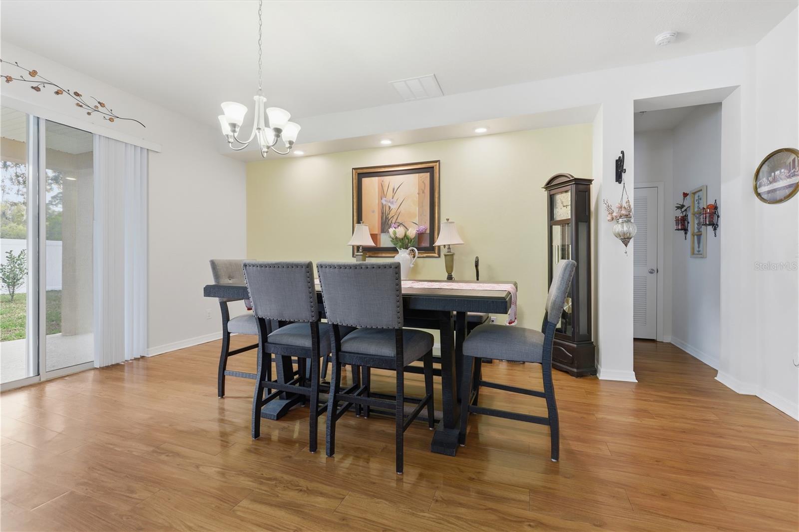 ALEXANDRIA POINTE - Residential