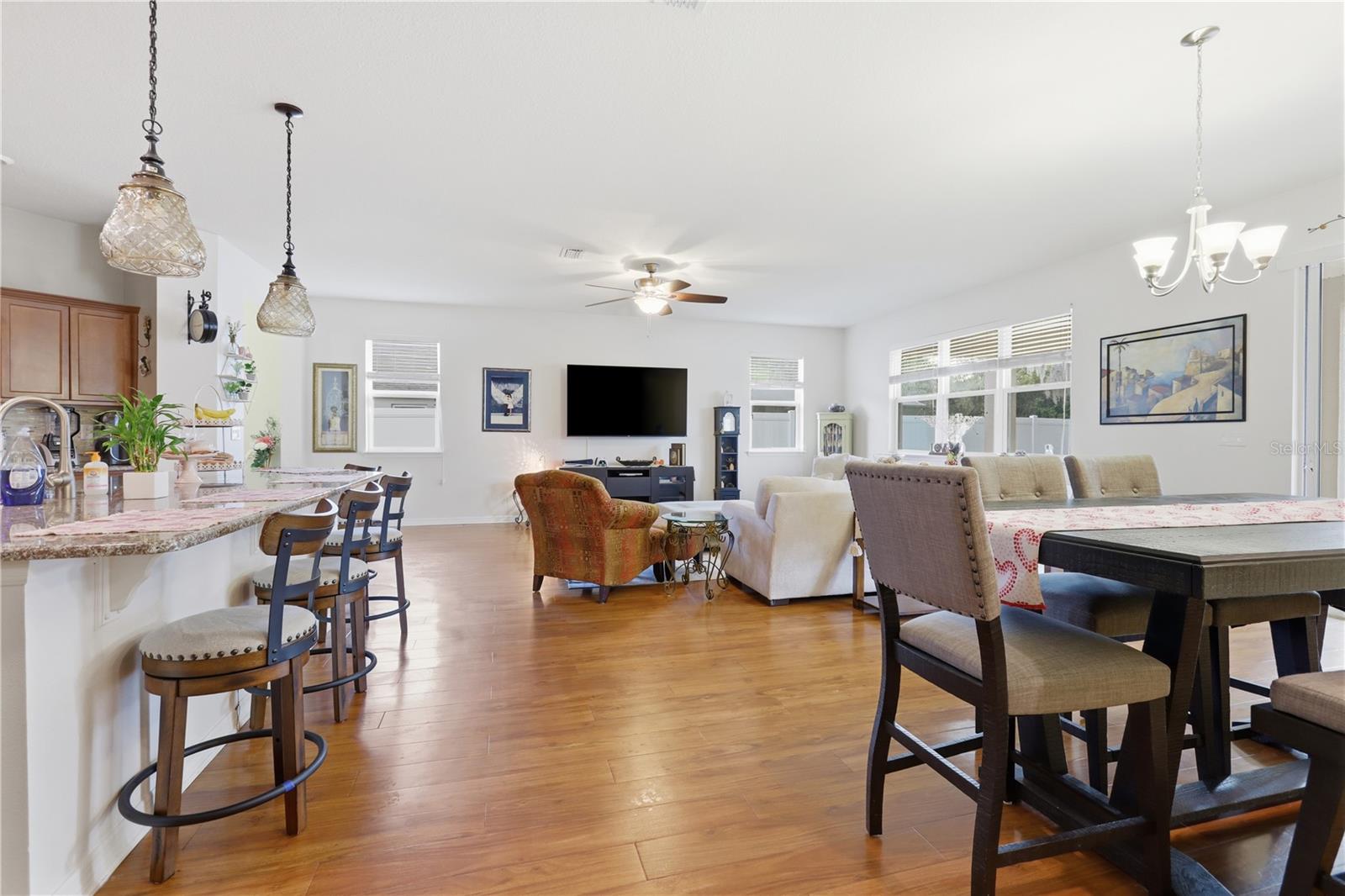 ALEXANDRIA POINTE - Residential