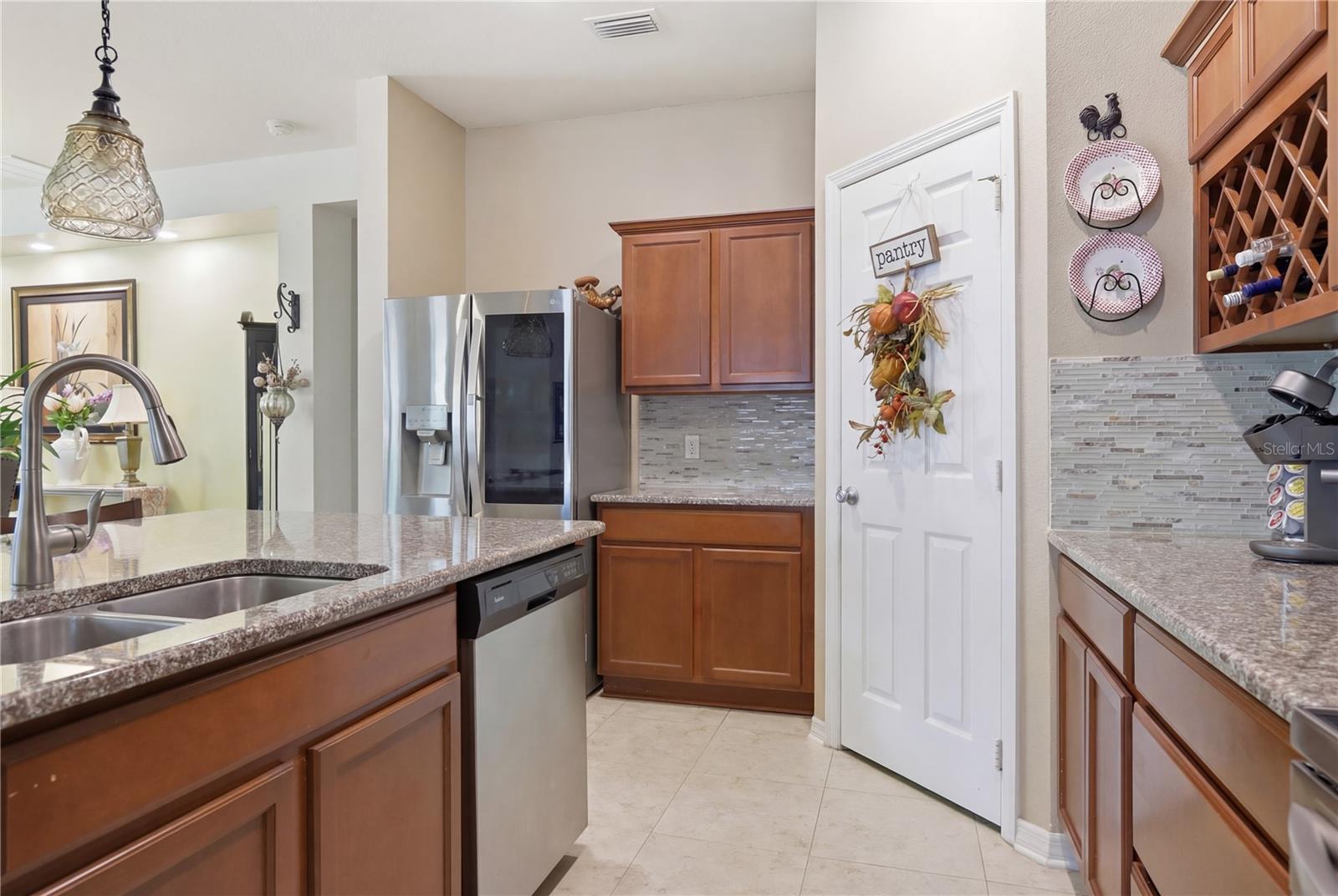 ALEXANDRIA POINTE - Residential