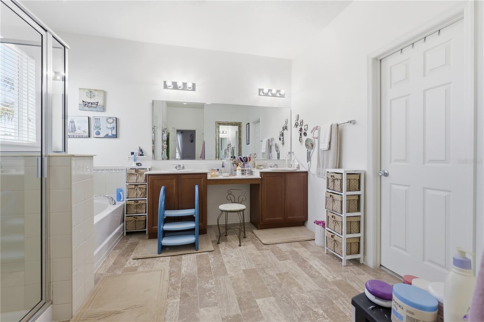 ALEXANDRIA POINTE - Residential