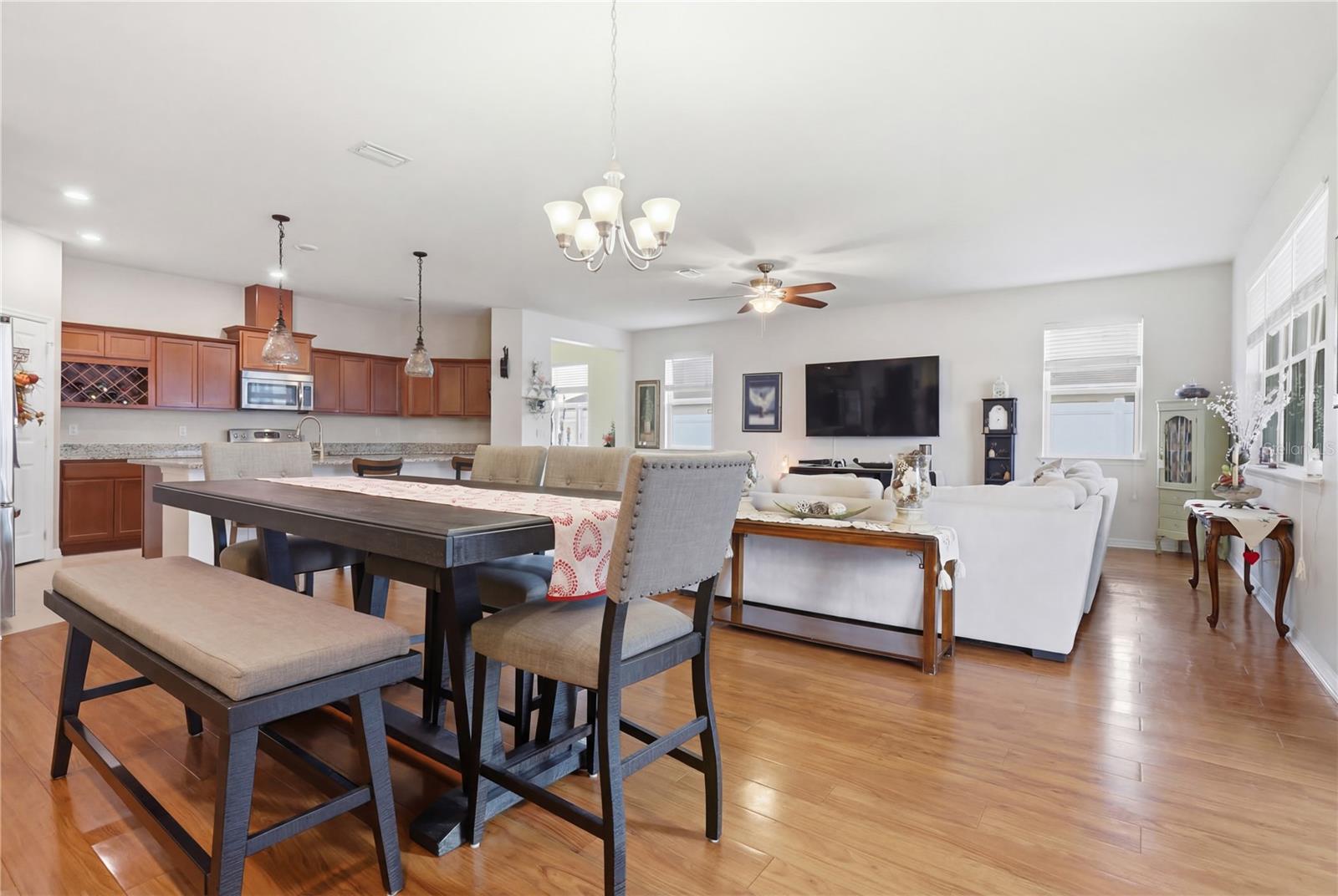 ALEXANDRIA POINTE - Residential