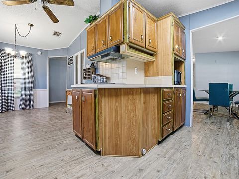 Tiny photo for 25035 Bellevue, Leesburg, FL 34748 (MLS # G5113137)