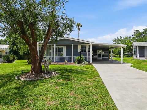 Photo of 25035 Bellevue, Leesburg, FL 34748 (MLS # G5113137)