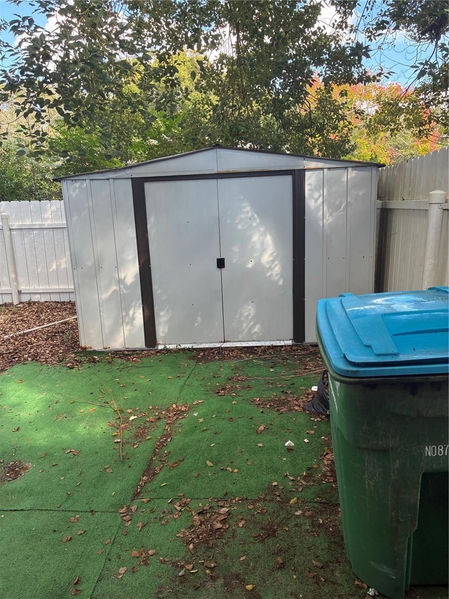 DELTONA LAKES UNIT 72 - Residential Lease