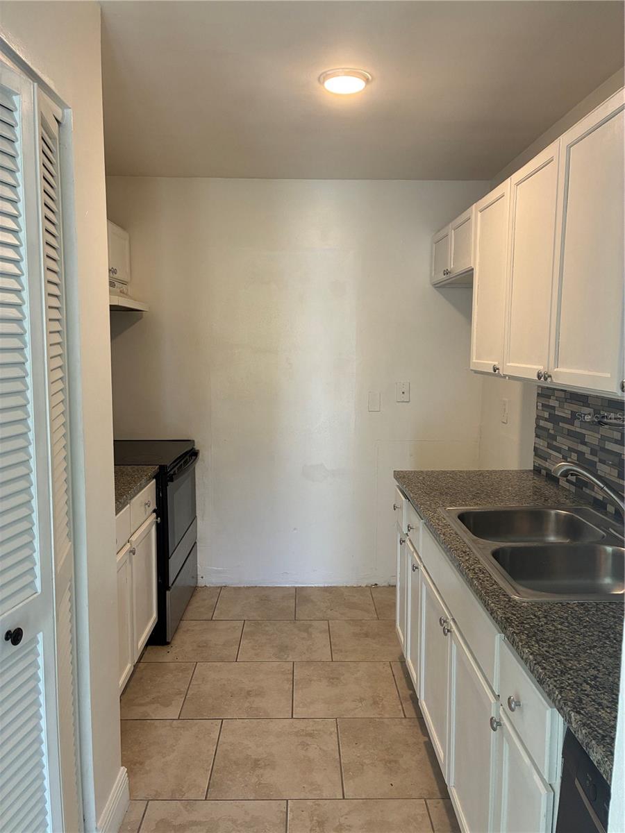 DELTONA LAKES UNIT 72 - Residential Lease