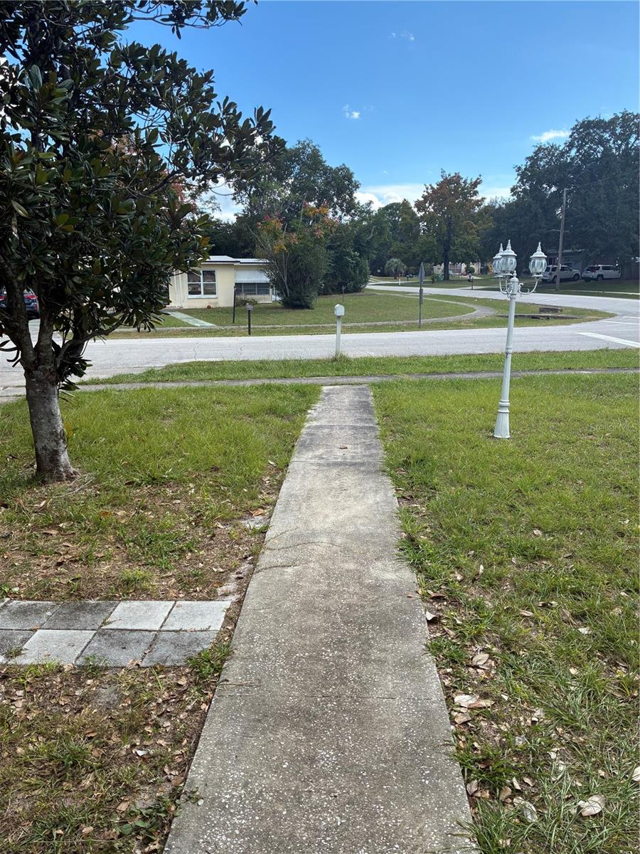 DELTONA LAKES UNIT 72 - Residential Lease