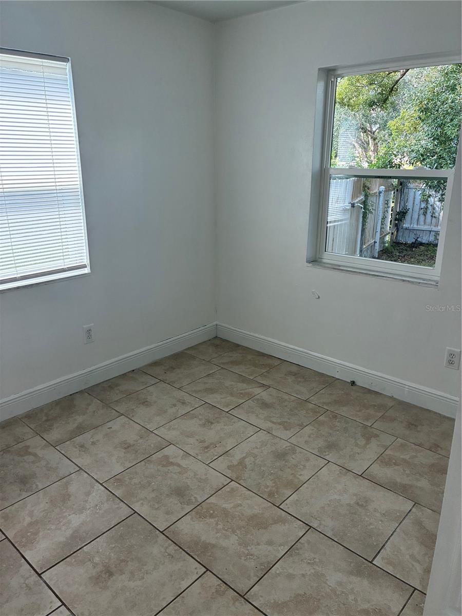 DELTONA LAKES UNIT 72 - Residential Lease