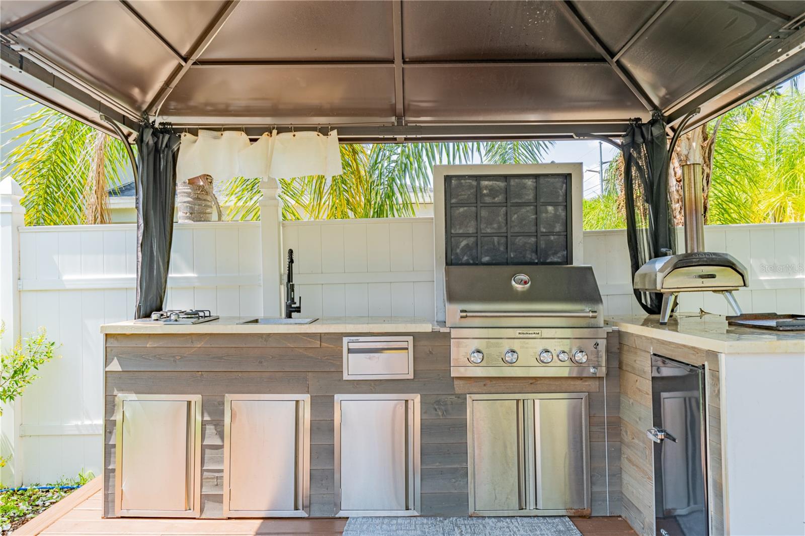 LAKES/WINDERMERE-PEACHTREE - Residential