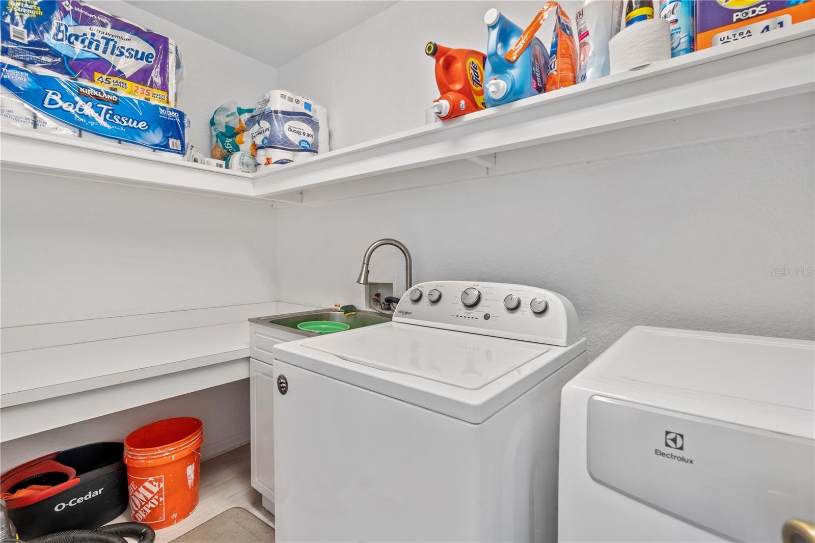 LAKES/WINDERMERE-PEACHTREE - Residential