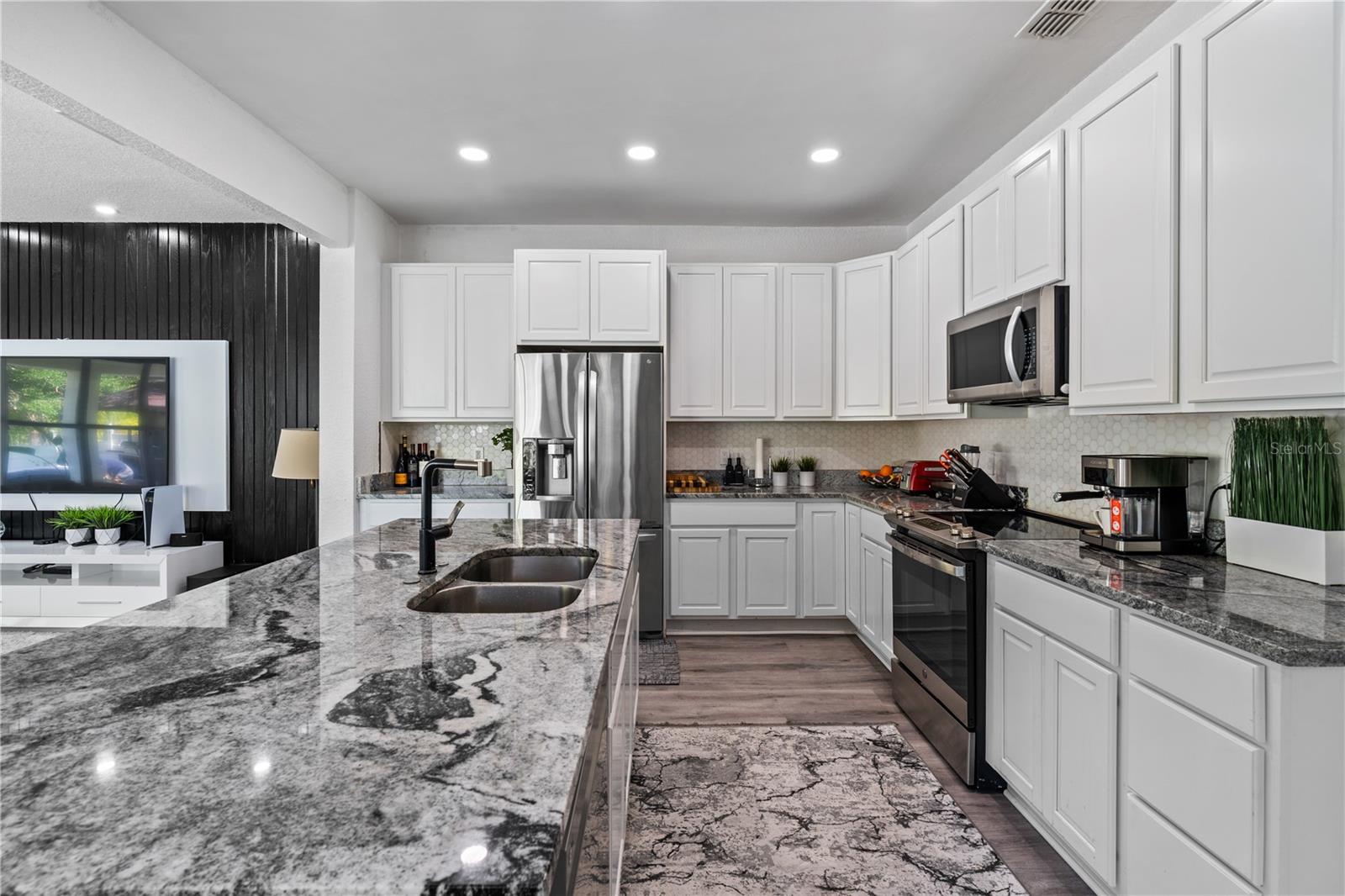 LAKES/WINDERMERE-PEACHTREE - Residential